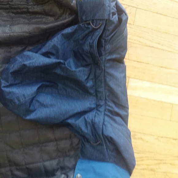 Mens winter jacket with detachable hood - Picture 8 of 9